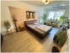 Großzügiges Schlafzimmer