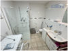 Badezimmer mit barrierefreier Dusche