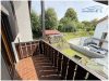 Und eigenem Balkon