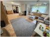 Geräumiges Wohnzimmer