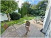 Schöne Terrasse mit Gartenblick