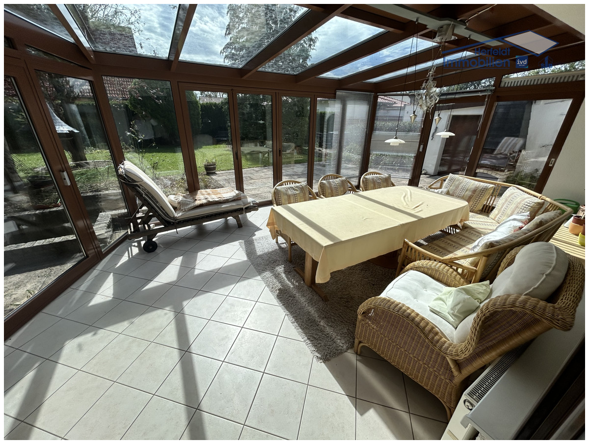 Familienanwesen mit viel Potenzial und großem Garten + Wintergarten zum